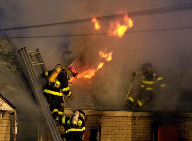 Structure Fire- Homer Drive 2003 Pictures Copyright © Frank Becerra Jr.